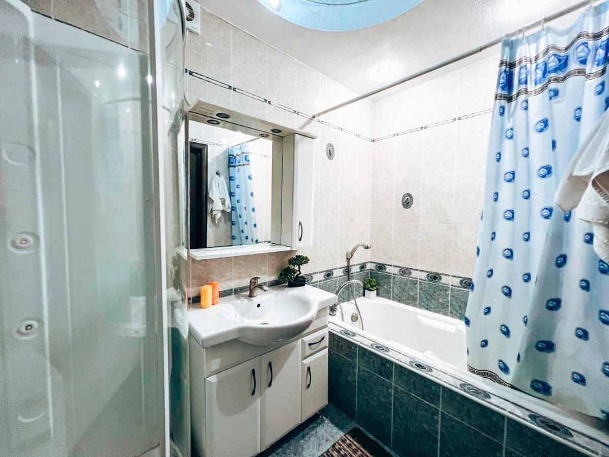 Квартира В Центре Крещатика Kyiv Exterior photo